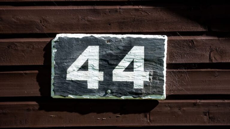 Numerológico 44 – el número maestro. Características de la vibración de cuarenta y cuatro